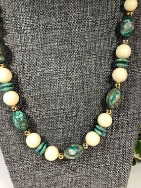 Vintage Fossil Green Cream and Gold Tone Beads 24 In Necklace